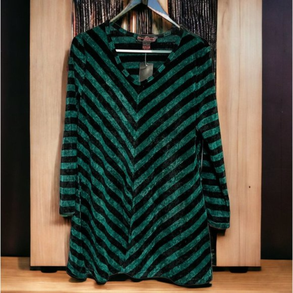 Pleats Collection by Ping Imports‎ Large Long Sleeve Sweater